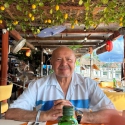 free chat with men with Alberto Correa