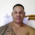 buscar hombres solteros con foto como Adrian