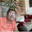 meet single men with pictures like Javier