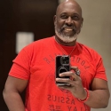 buscar homes solters com Bruce Williams