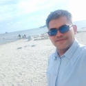buscar hombres solteros con foto como Alex