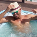 meet single men like Izand