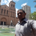 buscar hombres solteros con foto como Jhonatan