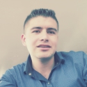 chicos con foto como Juan