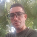 conèixer gent com Yunior 