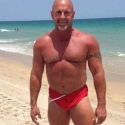meet single men like Gustavo