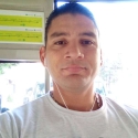 meet single men with pictures like Randy Alarcón
