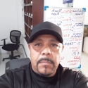 meet single men with pictures like Hugo