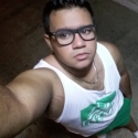 buscar hombres solteros con foto como Adrian Moreira